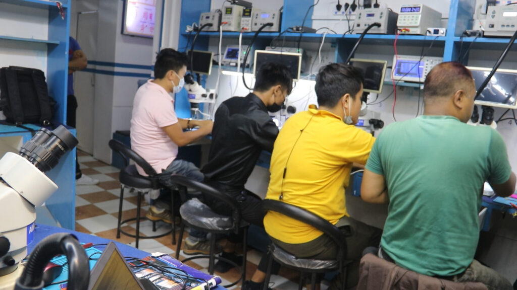 iPhone repairing training class 