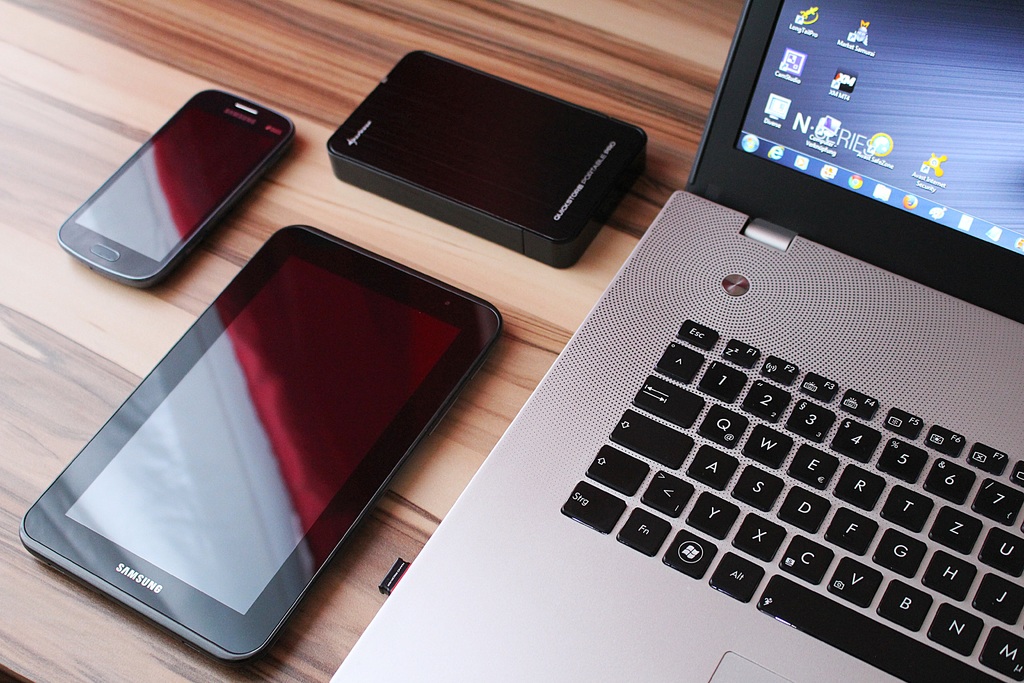 5 Tips for Fixing Common Mobile or Laptop Issues at Home